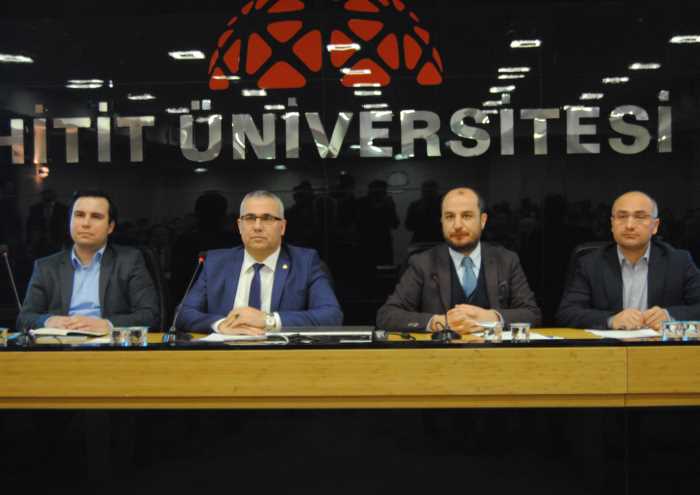 Hitit Üniversitesi, SETA Vakfı ve Hitit Akademi Derneği iş birliğiyle düzenlenen "Türkiye’de Yeni Anayasa Arayışları ve Başkanlık Sistemi" konulu panel düzenlendi.