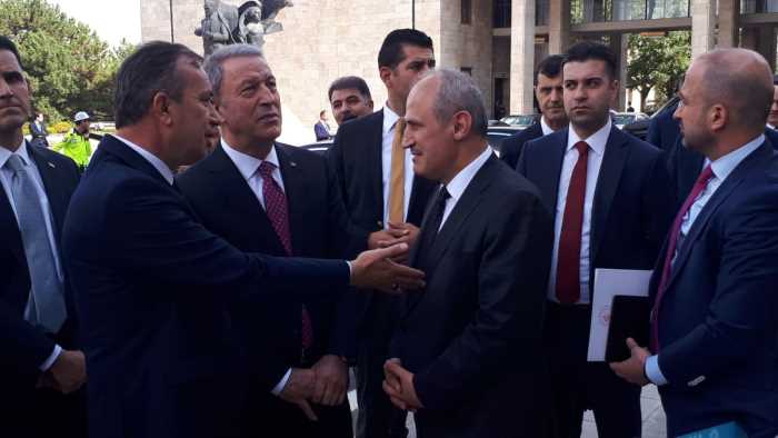 İki Bakanı bir arada yakaladı