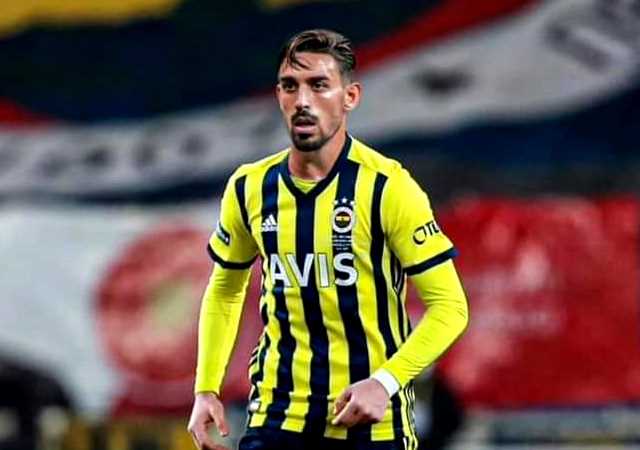 İrfan Can Kahveci Fenerbahçe'de