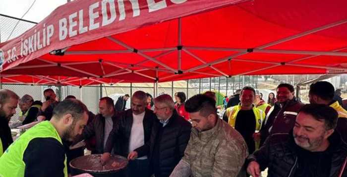 İskilip dolması ikram edilerek depremzedelerin  gönülleri alındı
