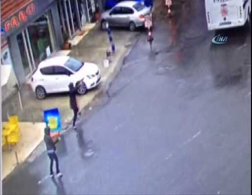 İstanbul Bayrampaşa'da polise saldırı