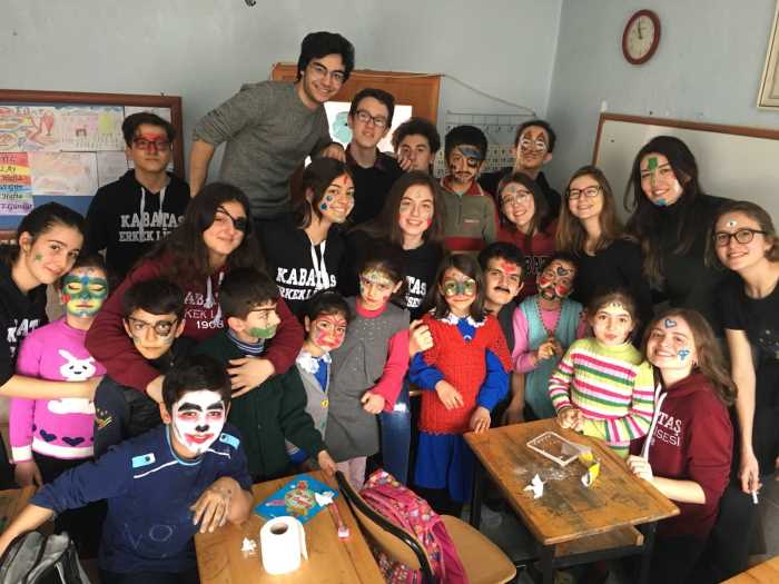 Kabataş Erkek Lisesi sosyal sorumlulukta örnek