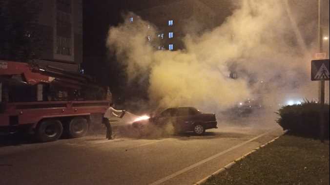 Kaza kazaya sonrada otomobilin yanmasına sebep oldu