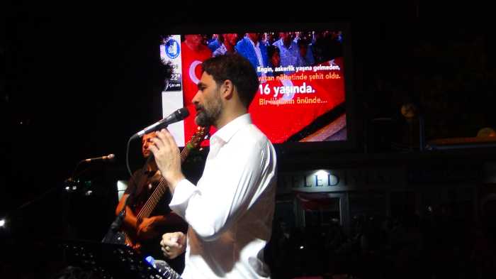 Kemal Kılıçdaroğlu  Uğur Işılak'ın Demokrasi Şehitlerinin Mitinginde dombıra seçim şarkısının söylenmesini istemediğini söyledi