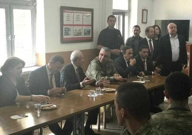 Kılıçdaroğlu'nun Hatay'da Askerleri Ziyaret Etti