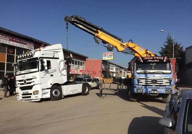 Küçük Sanayi Sitesinde asfalt çöktü
