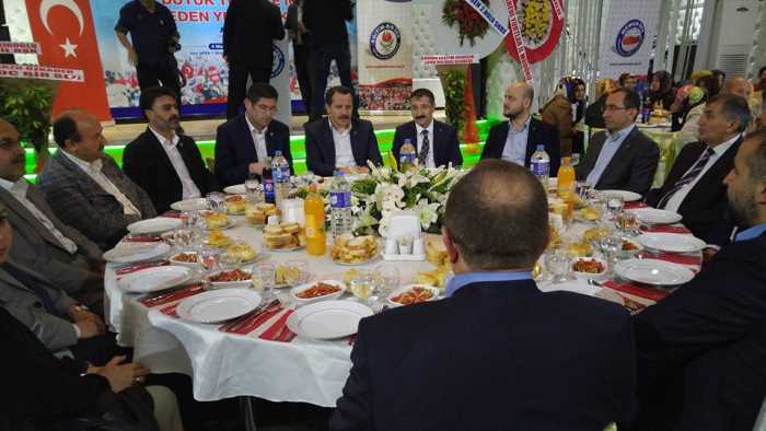 Memur-Sen'den Genel Başkanı Ali Yalçın Çorum'dan Hükümete 'kılık-kıyafet yönetmeliği' çağrısı yaptı
