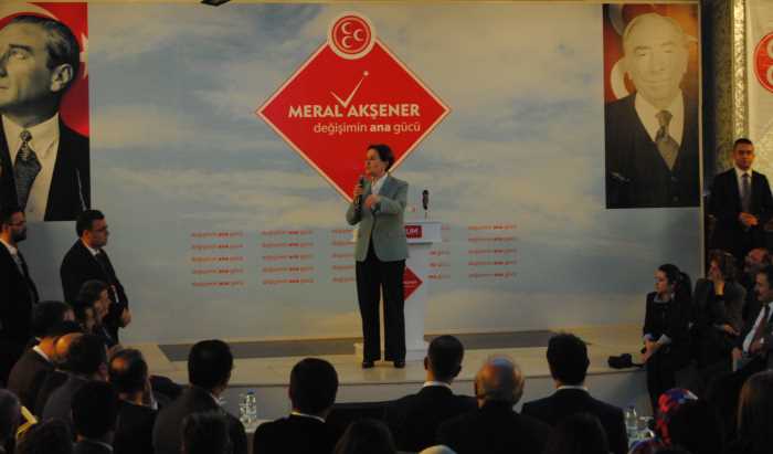 Meral Akşener Çorum'dan Bahçeliye seslendi. "Bu Kurultayı kendi güveninizi yenilemek için yapmak zorundasınız dedi"