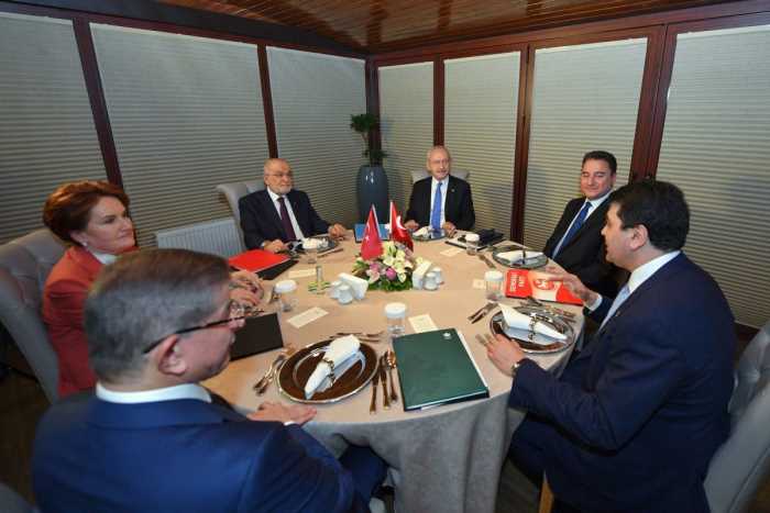 Muhalefet liderleri yuvarlak masada bir araya geldi