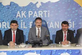 MUHTARLARDAN AK PARTİYE TEBRİK ZİYARETİ