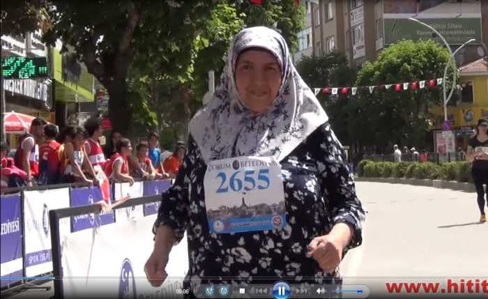 NERİMAN TEYZE HİTİT KOŞUSUNUN YILDIZI OLDU! 