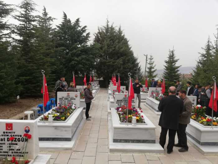 Okul Öğrencilerinden Şehitlere Dua