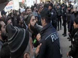 Provokatörler Tunceli'de Başbakanı  protesto etti