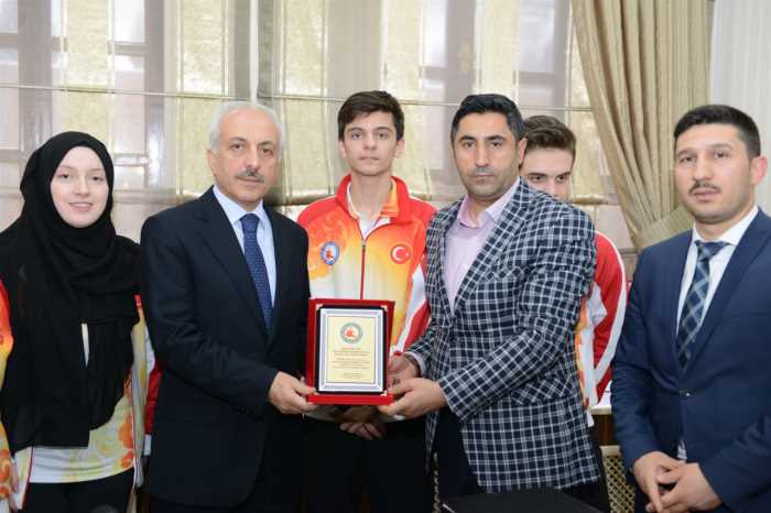 Şampiyon Wushu’culardan Zeki Gül’e ziyaret