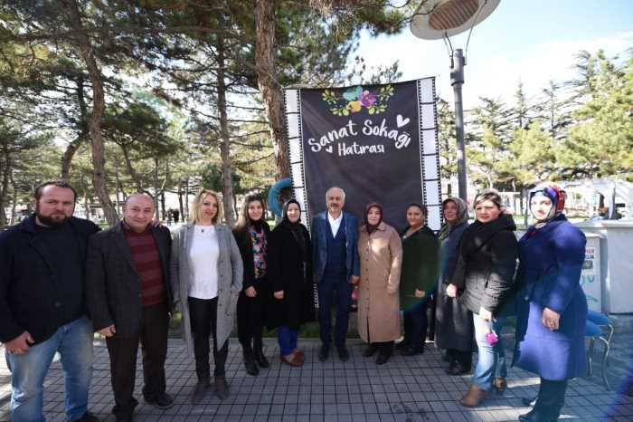 Sanat Sokağı’na Gül geldi