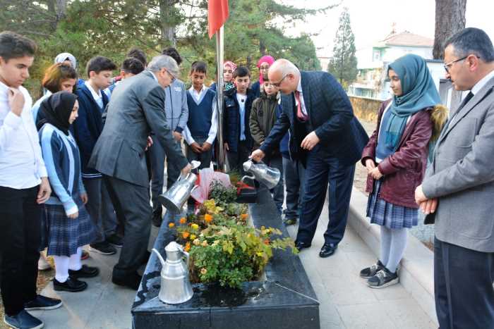 Şehit Öğretmenlerin Kabirleri Ziyaret Edildi