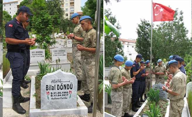 Şehitlikte Kahramanlara vefa ve dua 