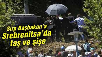 SIRP BAŞBAKAN'A SREBRENİTSA'DA TAŞ, ŞİŞE VE AYAKKABI