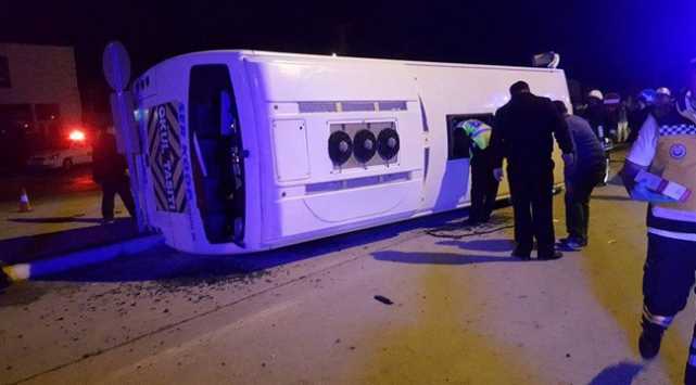 Sondakika: Çorum'da işçi servisi otomobille çarpıştı: 12 yaralı