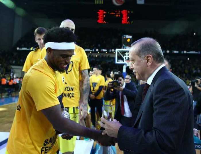 Sonunda buda oldu Fenerbahçe Avrupa Şampiyonu oldu