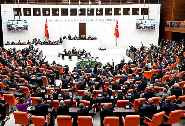 Sözleşmeli personele kadro teklifi komisyondan geçti