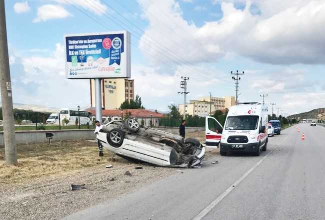 Sungurlu'da Otomobil takla attı: 2 yaralı
