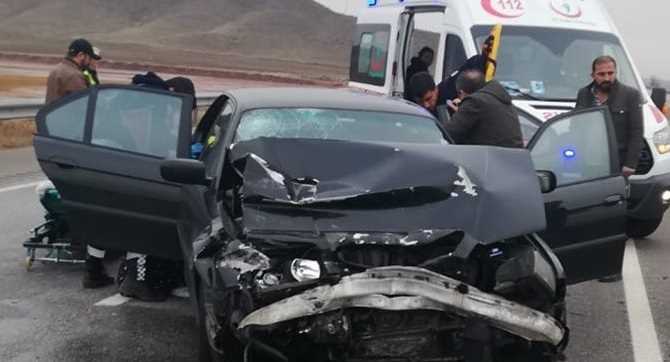 Sungurlu'da Otomobil TIR’a Arkadan Çarptı: 2 Yaralı