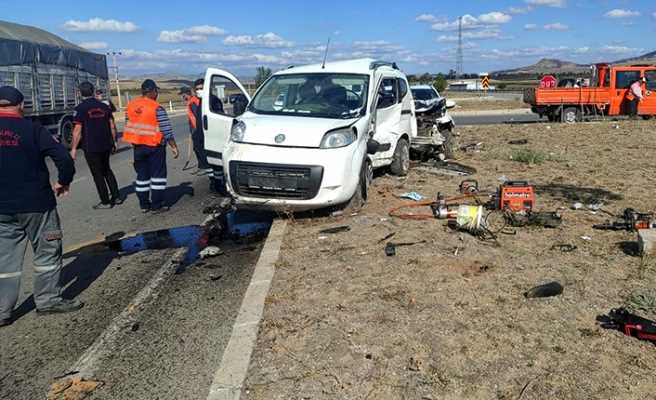 Sungurlu İlçesinde Trafik Kazası 1 Ölü 2 Yaralı