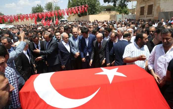 Suruç'ta cenazede Kahrolsun PKK sloganları