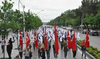 TGB'Lİ GENÇLER SOMAY'A DEĞİL ÇANKAYA'YA YÜRÜDÜLER