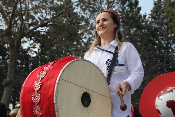 TOKİ Evleri Sahurda Kadın davucunun manisiyle kalkacak!