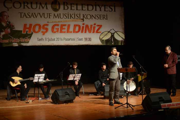 Turabi,Musikisi ile izleyenleri mest etti