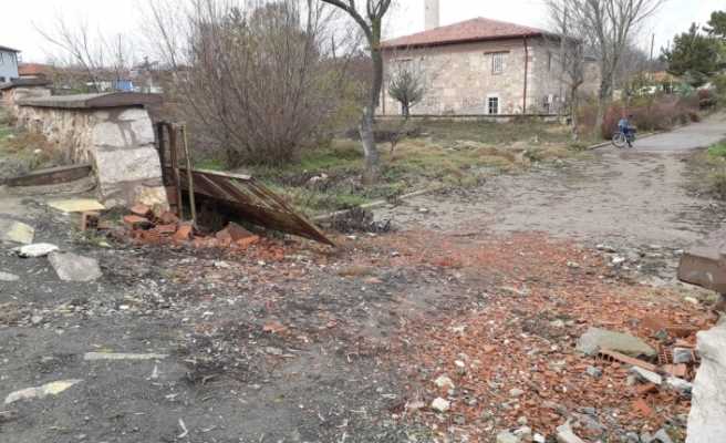 Türbe İl Özel İdaresinin Hizmetini bekliyor