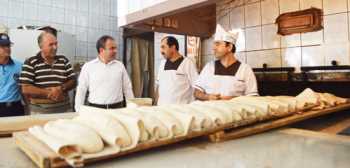 Turhan Candan  ekmek ve simit fırınlarını denetledi