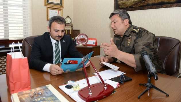 Türk Polis Teşkilatı’nın 171. kuruluş yıl dönümü  etkinlikleri kapsamında, Çorum İl Emniyet Müdürü Murat Kolcu, Belediye Başkanı Muzaffer Külcü’yü ziyaret etti