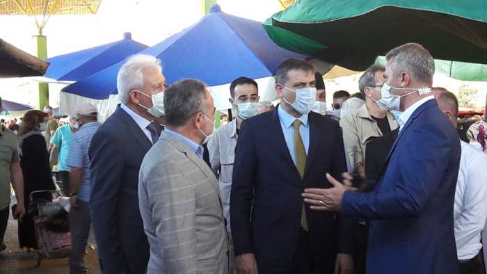 Vali Mustafa Çiftçi Çarşı -pazar gezerek maske ve mesafe uyarısı yaptı! 