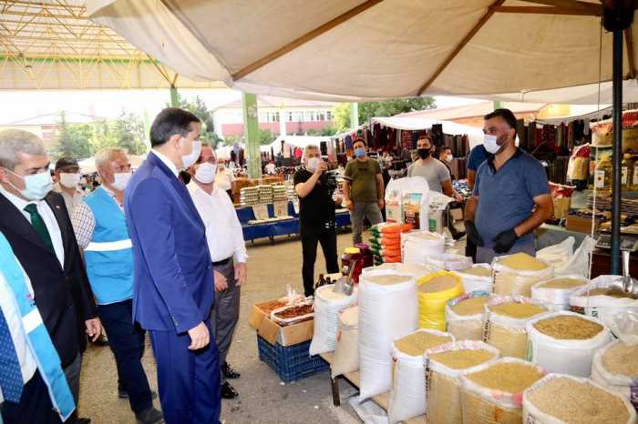 Vali Mustafa Çiftçi Cuma Pazarı’nda denetim bulundu