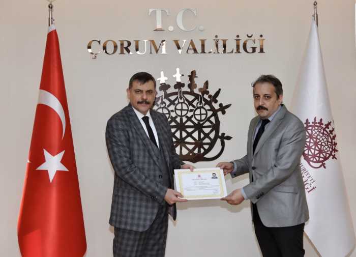 Vali Mustafa Çiftçi TDK personeline Teşekkür belgesi verdi