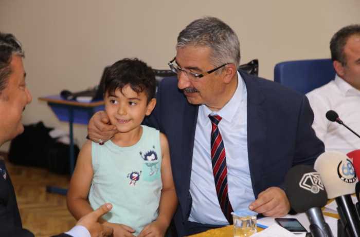 Vali Necmeddin Kılıç, Halk Günü toplantısını Çöplü Mahallesinde yaptı
