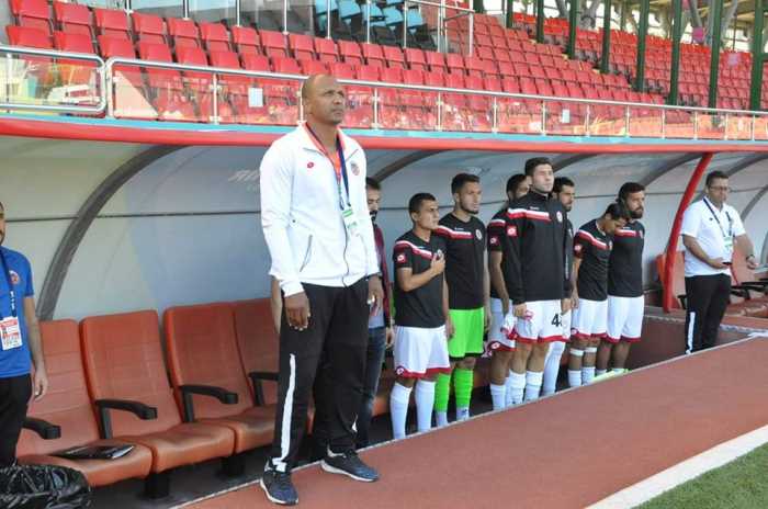  Yeni Çorumspor 8 Futbolcuyla Yollarını Ayırdı