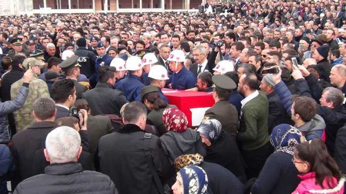 YÜREKLERİ DAYANMADI GÖZYAŞLARIYLA UĞURLADILAR