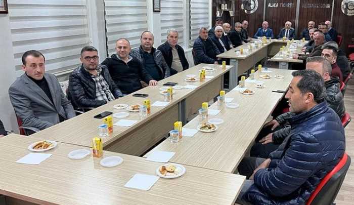 Zeki Gül Alaca’da Belediye Başkanı ve oda başkanlarını ziyaret etti
